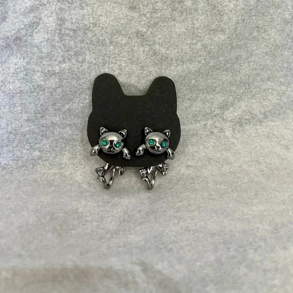 Cute Adjustable Hanging Cat Earrings Gunmetal with Emerald Eyes - Picture 2 of 8